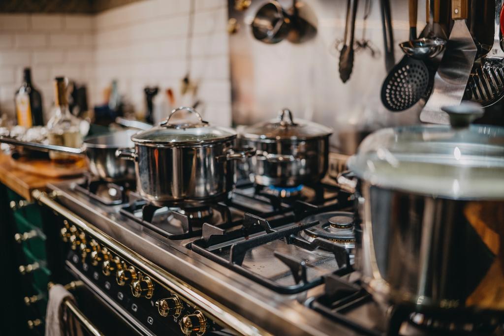 Stainless steel hob tops need regular cleaning with a non-abrasive cleaner Stainless steel hob tops need regular cleaning with a non-abrasive cleaner