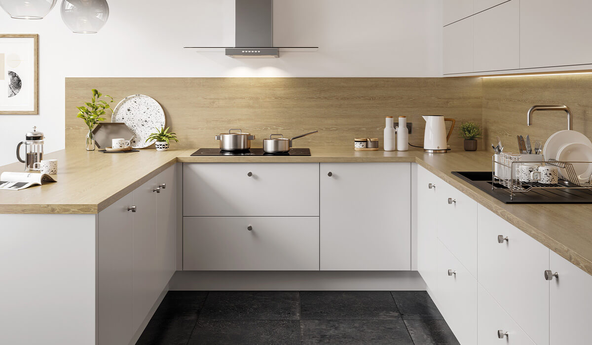 Oak Worktops and Splashbacks on Cream Gloss Kitchen