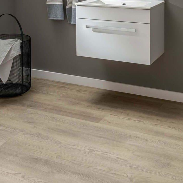 Amtico Click Smart Flooring Wood - Nimbus Oak - (1 x Pack = 1.73m2) Lifestyle