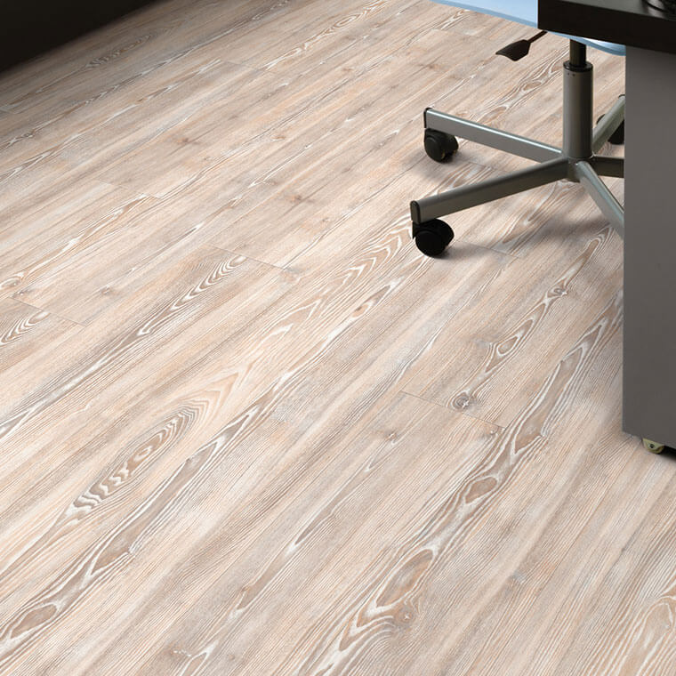 Amtico Click Smart Flooring Wood - Worn Ash - (1 x Pack = 1.77m2) Lifestyle