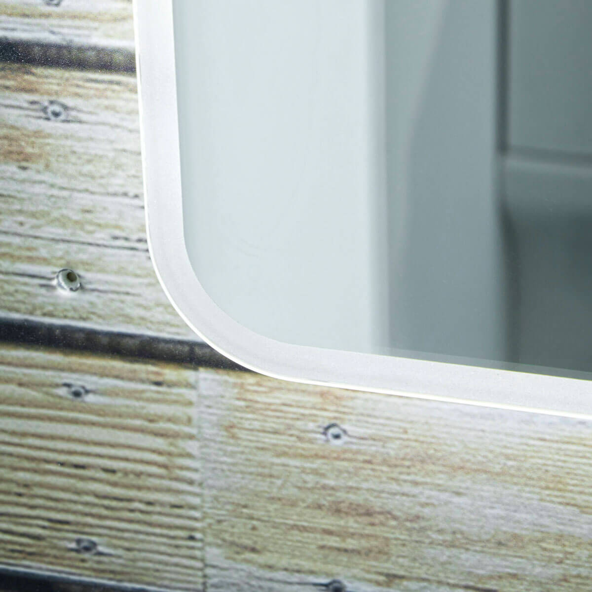 Vivid LED Mirror - 700 x 500mm MIRROR06_3